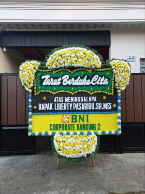 Papan Bunga Duka di Pusat Pasar
