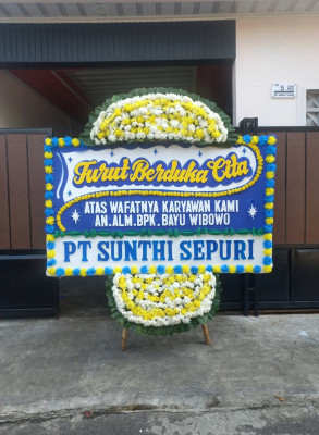 Papan Bunga Duka di Pusat Pasar