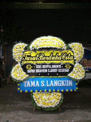Papan Bunga Duka di Pusat Pasar
