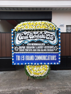Papan Bunga Duka di Pusat Pasar